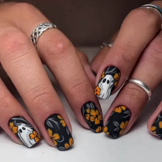 OCOUYVD Halloween Yellow Flowers & Ghost Press On Nails